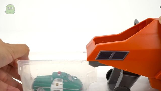 ¡Cambiador de color Disney Pixar Cars 3! ¡El color cambia cuando es atrapado por Frank! смотреть онлайн