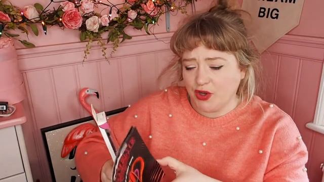 Latest In Beauty February Unboxing!! INCLUDES MAC CHILLI LIPSTICK!!! смотреть онлайн