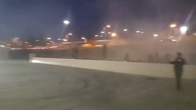 CHRYSLER 300 SRT DOES THE MOST INSANE DONUT BURNOUT & POWERSLIDE EVER AT CAR MEET ! смотреть онлайн