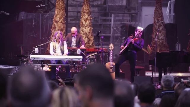 -M- & Roger Hodgson de Supertramp - "Don't leave me now" (Live @ Arènes de Nîmes 11.07.19) смотреть онлайн