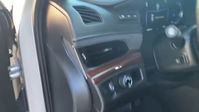 2018 Cadillac Escalade in silver смотреть онлайн