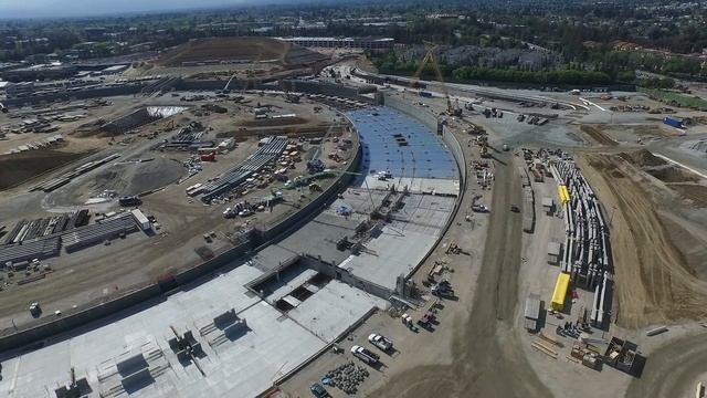 Phantom 3 Over The New Apple Campus смотреть онлайн