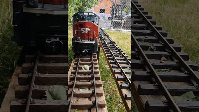 USAT SP SD70-mac battery RC using Railpro with animated fans смотреть онлайн