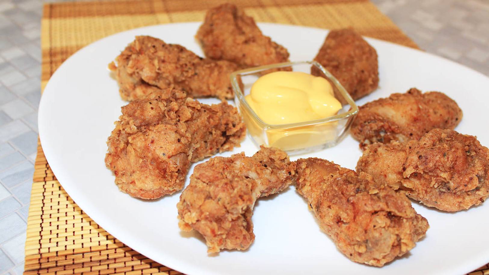 Крылышки KFC. Готовим острые крылышки в панировке КФС дома! смотреть онлайн