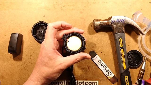 Inside a near-silent piezoelectric air pump. смотреть онлайн