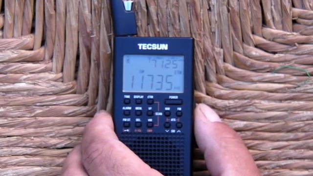 Short wave radio receiver - Tecsun PL-360 with original sw antenna смотреть онлайн