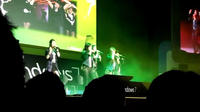 [loveholic.net] F(x) - Chocolate Love @ Windows 7 Launching Party смотреть онлайн