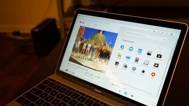 Windows 10X has already been installed on a MacBook and a Surface Go смотреть онлайн