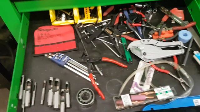 Motorcycle tech's crappy tool box preview. смотреть онлайн