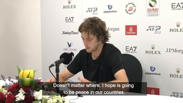 Andrey Rublev calls for peace, explains 'Tsoi is alive' message he wrote on camera lens смотреть онлайн