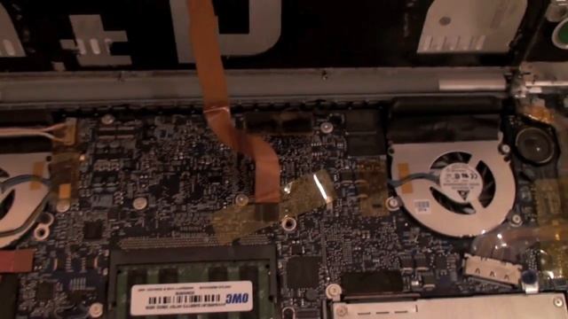 How to Install a Hard Drive into a MacBook Pro (non-unibody) смотреть онлайн
