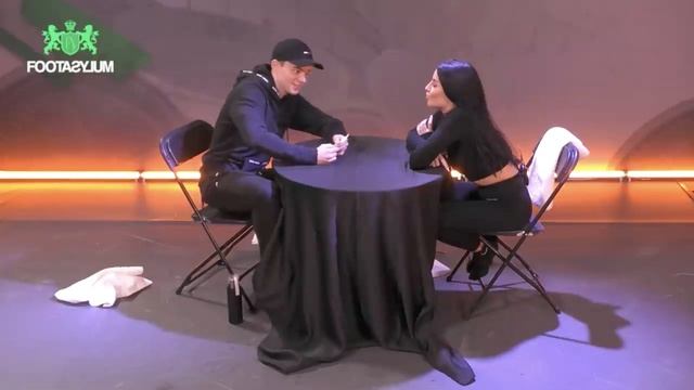 Arthur TV Vs Steph Toms | Roast Battle - Footasylum смотреть онлайн