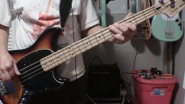 Squier Mustang Bass Guitar Seymour Duncan Designed Pickup--Smith Round Wound Strings--Phil Jones PE смотреть онлайн