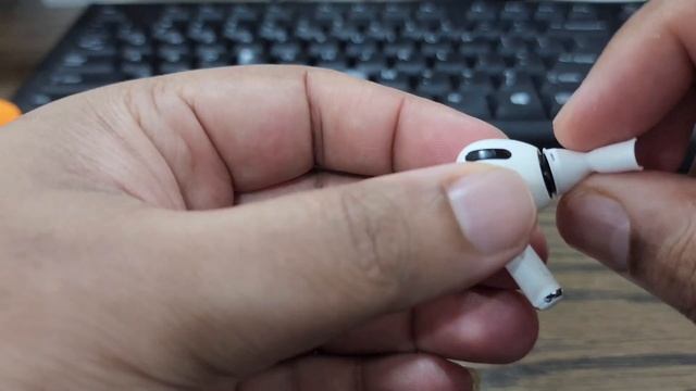 AirPods Pro : How To Remove and Replace Ear Tips смотреть онлайн