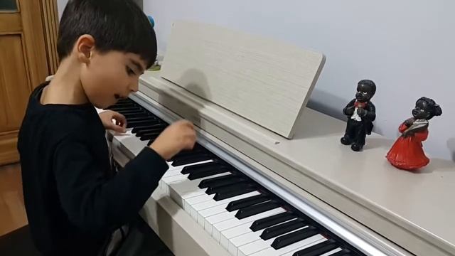 Various Methods of playing Jingle Bells :) (piano) by Young Pianist Bartu Selcuk смотреть онлайн