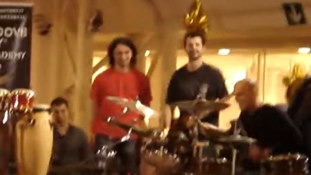 Christian Meyer e gli insegnanti della Groove Factory смотреть онлайн