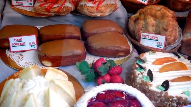 Scottish Sponge Cakes Bakers Shop Window Dundee Scotland смотреть онлайн