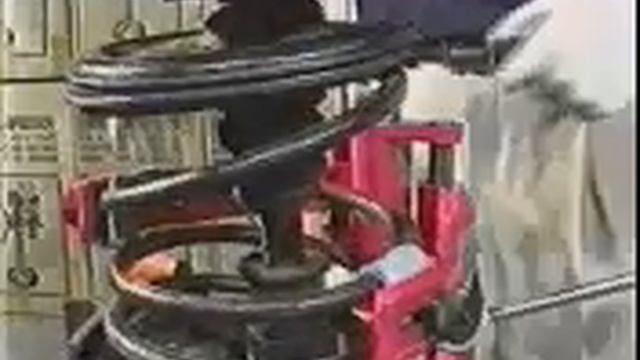 JACKTECH SK-3000 SPRING COMPRESSOR IN ACTION смотреть онлайн