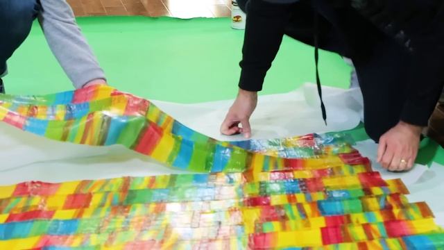 WE COVERED OUR HOUSE IN FRUIT ROLL UPS! смотреть онлайн