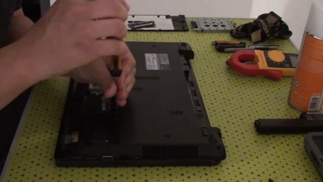 Réparation PC ASUS 1/3 changement connecteur alimentation смотреть онлайн