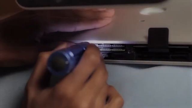 iMac Memory Installation 27" Mid 2011 3.4Ghz смотреть онлайн