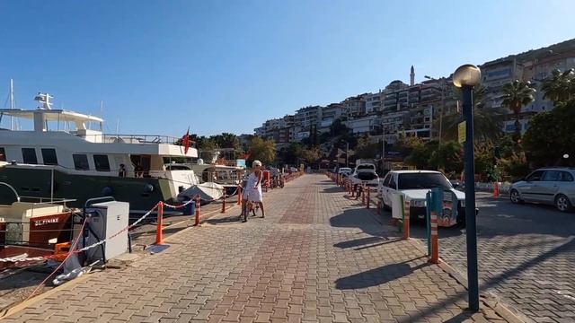 Как ВЫЖИВАЮТ РУССКИЕ ВАНЛАЙФЕРЫ в Турции. НАШЛИ ПОДПИСЧИКОВ они живут на ЯХТЕ 13 лет. Идем в гости. смотреть онлайн