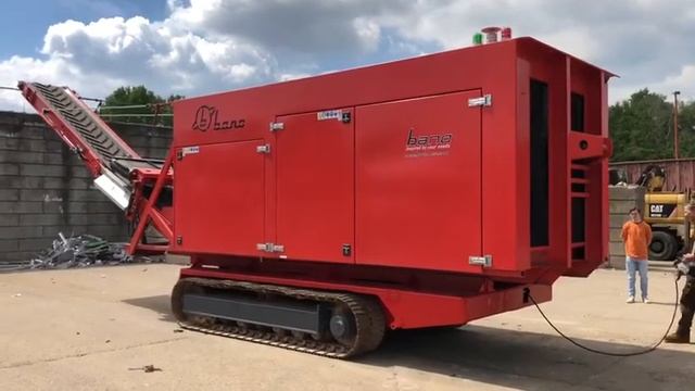 Mobile single-shaft shredder MAC-S on tracks смотреть онлайн