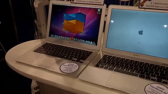 Macbook Air Boot Test @ CES 2011 смотреть онлайн