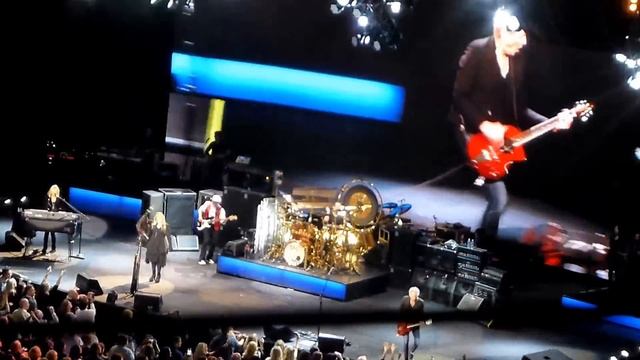 Mick is Sick - Fleetwood Mac – Go Your Own Way – Substitute Drummer: Steve The Drum Tech смотреть онлайн