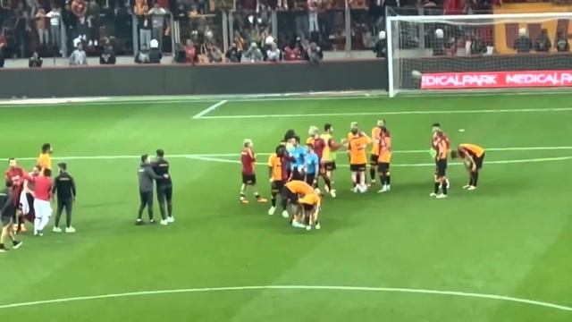Maçın Son Dakikaları Bitiş Düdüğüyle Birlikte Müthiş Sevinç Kesintisiz Çekim | Galatasaray Sivasspo смотреть онлайн