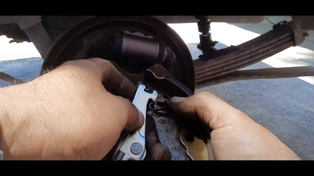 how to replace brake cylinder and brake shoe in a suzuki f6a pick up step by step procedure(DIY) смотреть онлайн