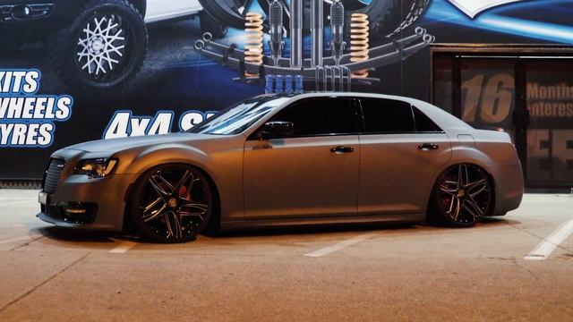 Bagged & Matte wrapped Chrysler 300C | Lexani Wheels смотреть онлайн