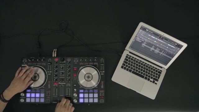 Pioneer DJ DDJ-SR Controller for djay by Algoriddim - Scratch Session смотреть онлайн