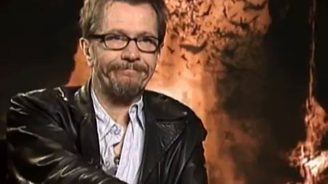 Gary Oldman - Batman Begins interview смотреть онлайн