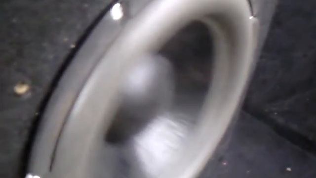 Subwoofer Test of Soling CP123 with amp. MAC Audio MPX 2500 in my car Seat Toledo ;) :) смотреть онлайн