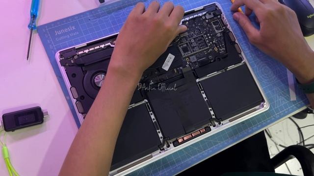 Macbook Pro M1 2020 A2338 Service Water Damage | Disassembly смотреть онлайн