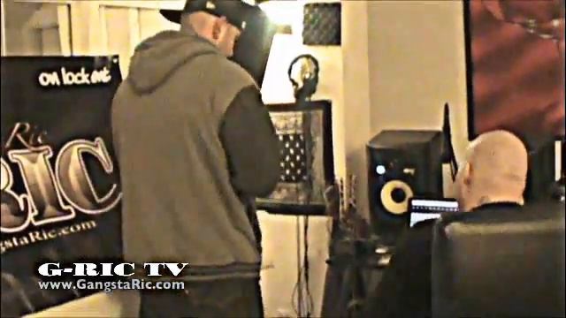 JASPER LOCO in GANGSTA RIC Home Studio - live footage - 2014 смотреть онлайн