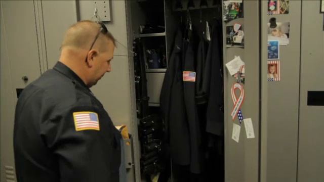 American English File 1 2nd Edition Review&Check Units 3&4 - An American Police Officer