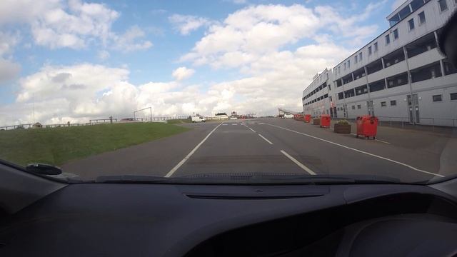 Brands Hatch - entrance, tunnel, pits смотреть онлайн