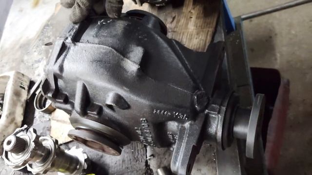 Меняем проблемный задний редуктор 4.44 в 168-м корпусе на вечный редуктор в 188-м корпусе на Х1 Е84 смотреть онлайн