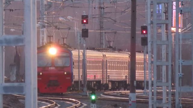 Электропоезда ЭП2Д-0005 ЦППК, ЭД4М-0091 Рэкс станция Москва-Сортировочная Киевская 20.02.2020 смотреть онлайн