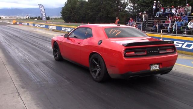 Dodge Challenger Hellcat Vs Audi S3 sedan 1/4 de Milla смотреть онлайн