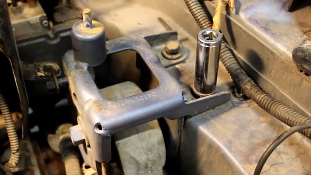 2001-2007 Chrysler Town & Country Top Driver Side Trans Mount Install смотреть онлайн