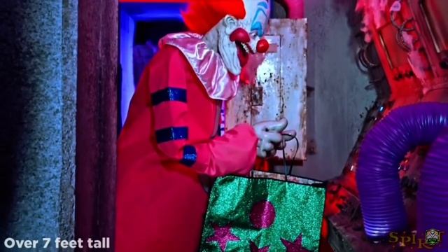 Spirit Halloween 2023 animatronic slim from killer Klowns from Outer space￼ смотреть онлайн