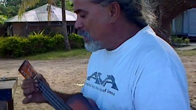 Mac playing a toy guitar he converted to an ukulele! смотреть онлайн