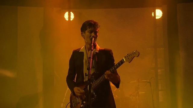 Arctic Monkeys - Old Yellow Bricks @iTunes Festival 2013 смотреть онлайн