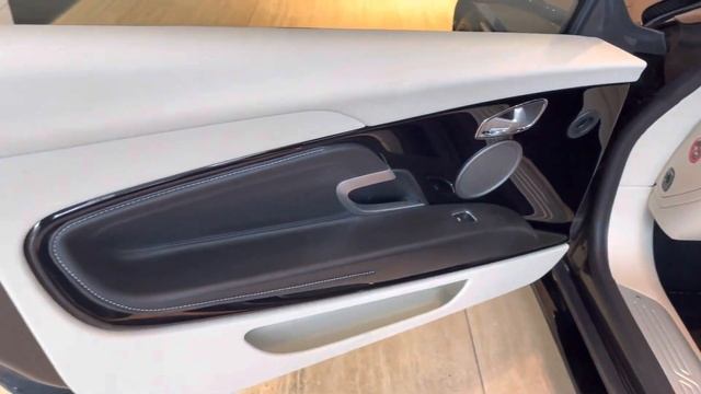 2017 / 67 Plate Aston Martin DB11 V12 смотреть онлайн