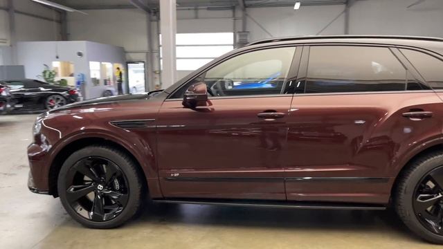 Bentley Bentayga V8 Duotone Mod. 2022 @www.carsearch.de смотреть онлайн