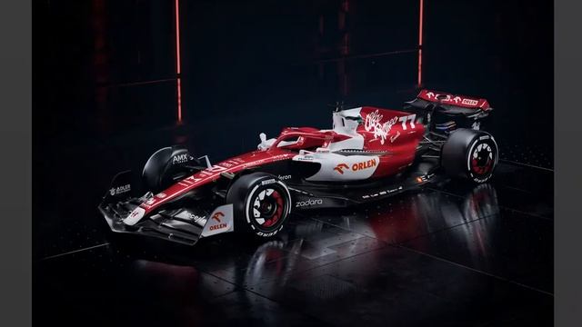 Présentations des F1 2022 : Alfa Romeo dévoile la livrée de sa C42 смотреть онлайн