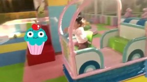 МАШИНА ЕДЕТ ДАЛЕКО